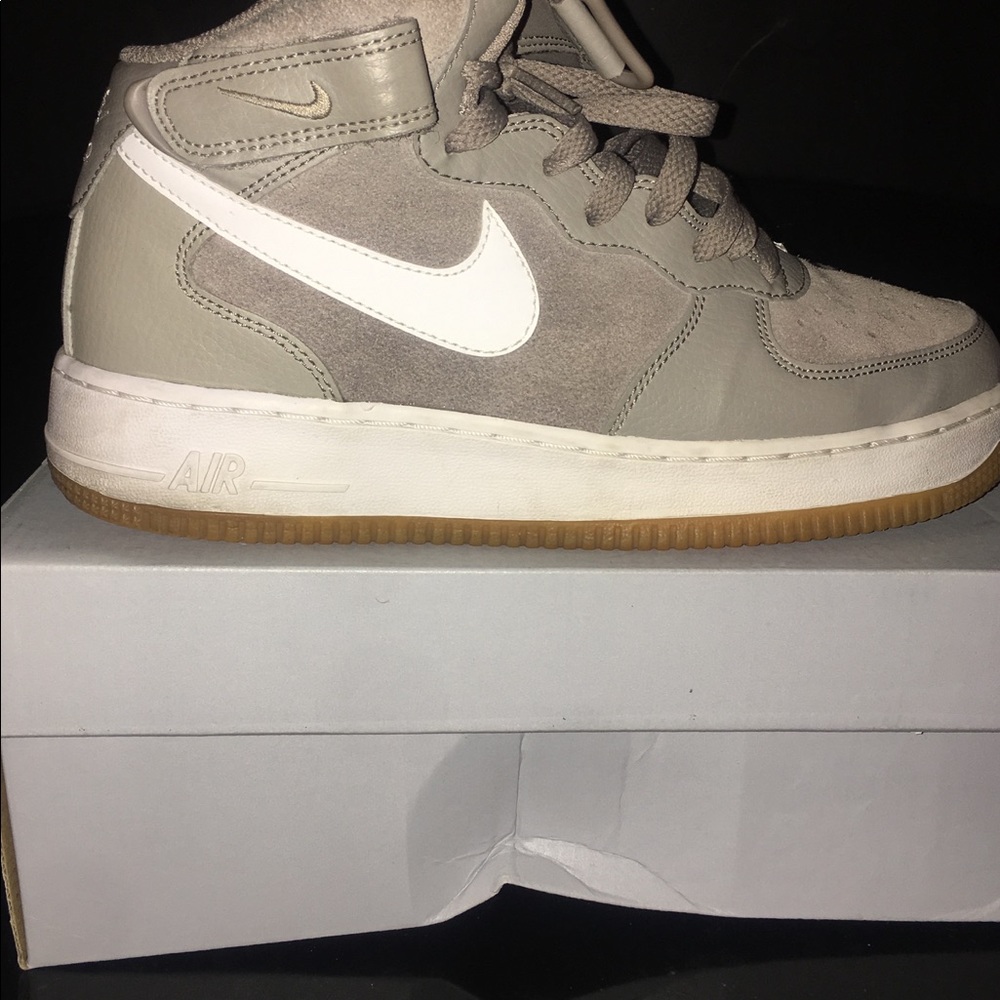 Air Force Ones mid top